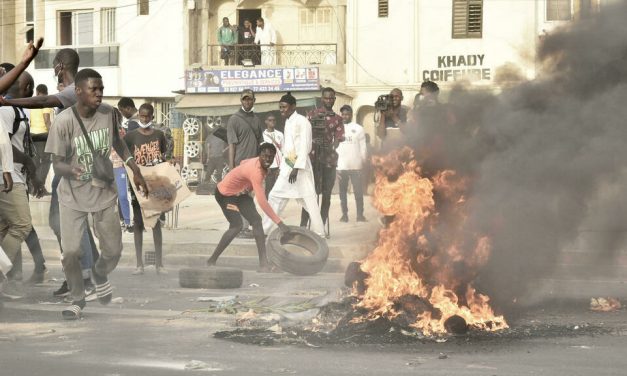 À la Une: poussée de fièvre préélectorale au Sénégal