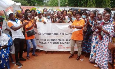 Côte d’Ivoire : JIF /Les productrices de cacao de Sinfra saluent l’accompagnement de l’ONG CARE