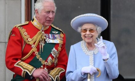 Mort d’Elizabeth II : quelles sont les règles de succession de la couronne britannique ?