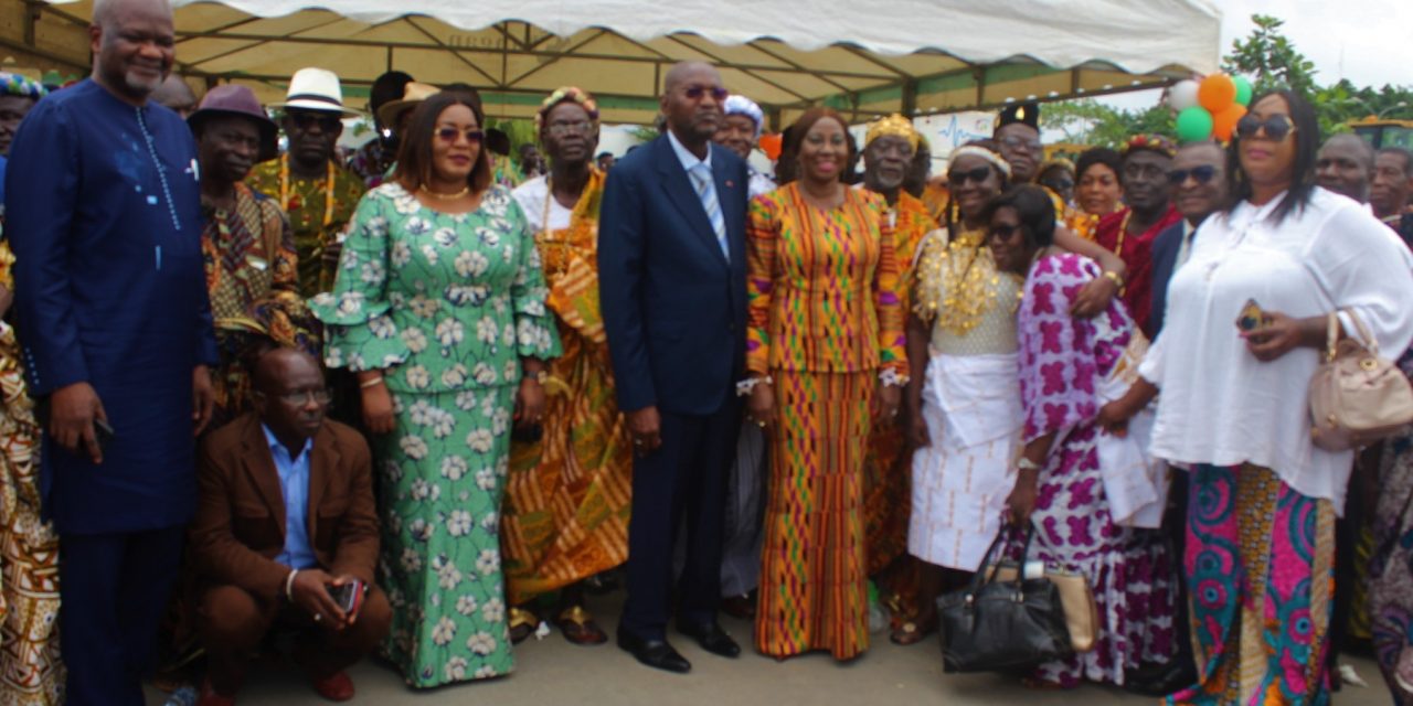 Les ressortissants du District Autonome de la Comoé résidant à Abobo honorent son Excellence Madame la Ministre d’État Kandia CAMARA, maire d’Abobo