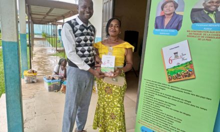 CEREMONIE DE présentation du roman: apres abidjan, l’ecrivain ferdinand mekapeu a ete honore par les  refugies ivoiriens retournes du liberia vivant a man