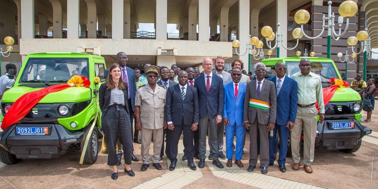 Solution de mobilité pour les agriculteurs de Côte d’Ivoire : L’Ambassadeur d’Allemagne remet deux véhicules électriques à la coopérative SOCOPROCY de Yamoussoukro