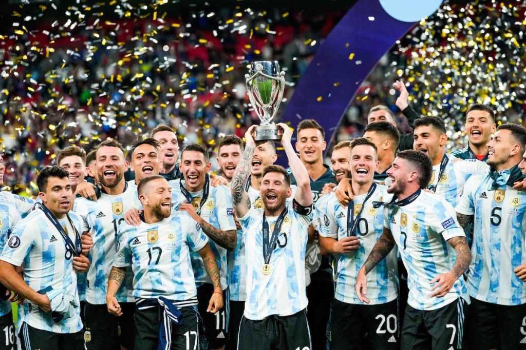 L’ARGENTINE  sur le toit du monde/Messi, enfin  le trophée qui lui manquait