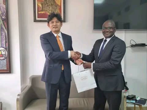 Visite du nouvel ambassadeur de la République  »coree » à l’université Félix Houphouet Boigny/Des projets d’un montant 9 milliards de Francs CFA annoncés