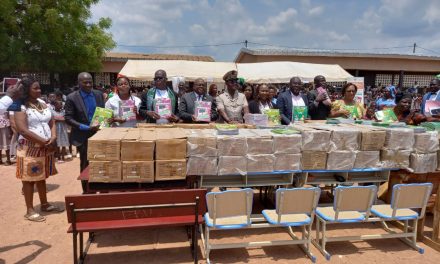 Toumodi-Distribution gratuite de manuels/Le maire Idrissa Kone indique que ce projet est salutaire
