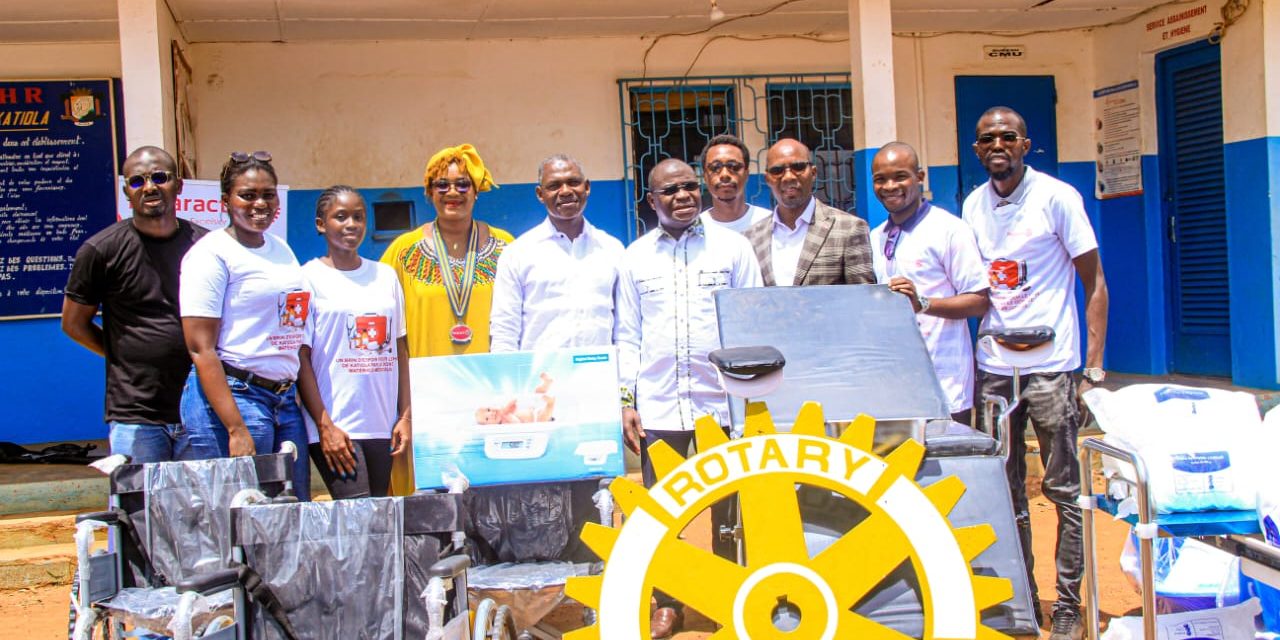 Le Rotaract Club Abidjan Excelsior fait un don à la maternité de Katiola.