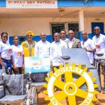 Le Rotaract Club Abidjan Excelsior fait un don à la maternité de Katiola.