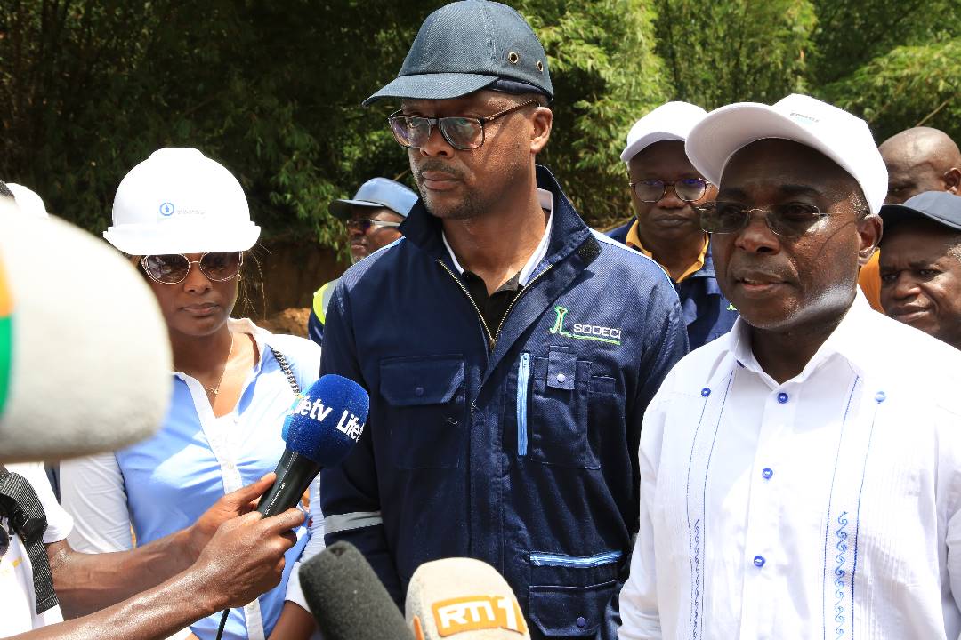 Pénurie d’eau à Yopougon/Le Ministre Bouaké Fofana sur le site défaillant rassurant ‘’ La Sodeci est à pied d’œuvre pour rétablir la situation ‘’