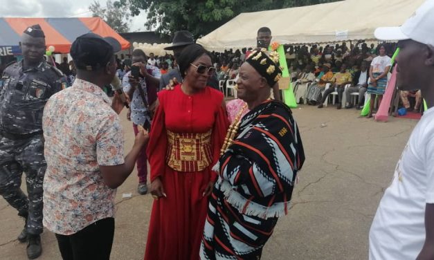 Municipales Saloua/ La candidate indépendante Mme Guédé Léa, épouse Koné, présentée aux populations
