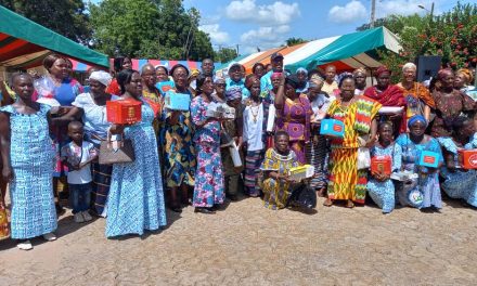 Toumodi-Fête des mères/Le maire Idrissa Kone cadeaute plus de 500 femmes et les met en mission pour la paix.