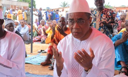 Dimbokro / Tabaski 2023 : Le Ministre Adama Coulibaly et la communauté musulmane prient pour la paix en Côte d’Ivoire et pour le Président Ouattara