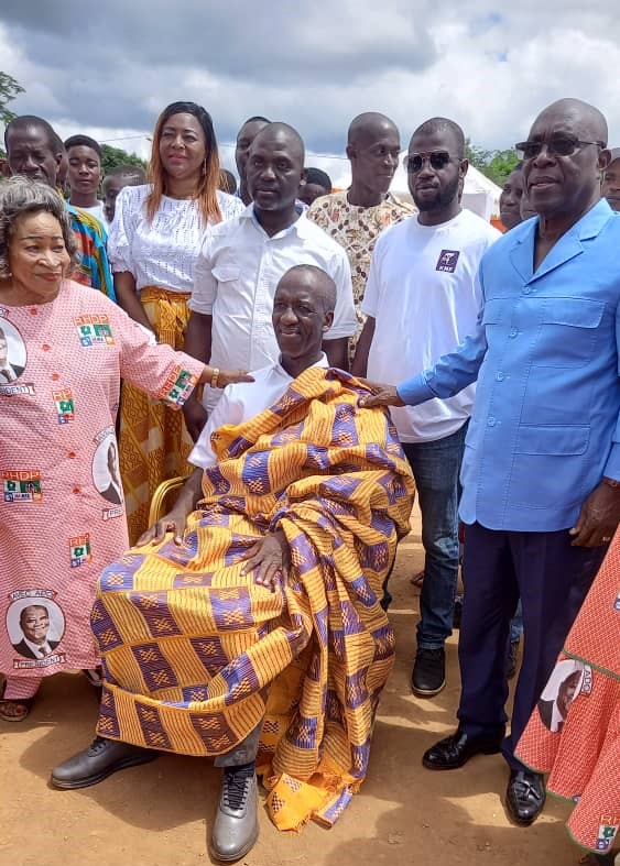 Réhabilitation d’un bâtiment scolaire à Niamkekonankro/Tamini Adjoua N’Go présente Noël Kouame Faustin pour ce beau projet.