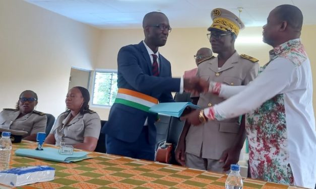 Kokumbo-Passation de charges/Le nouveau maire Noel Kouame Faustin rassure qu’il est le maire de toute la population sans faire de tri.