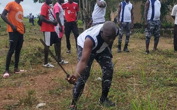 Alépé Salubrité en milieu scolaire La police initie une opération coup de balai au lycée moderne.