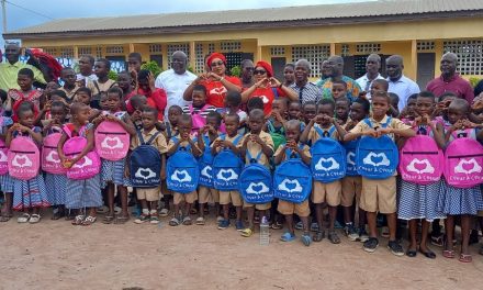Sous l’autorité institutionnelle du maire de Toumodi/Le délégué communal Pdci Ange N’dakpri offre des kits scolaires aux élèves les plus démunis