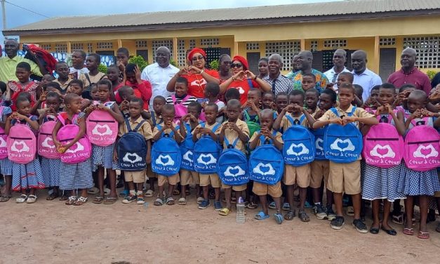 Sous l’autorité institutionnelle du maire de Toumodi/Le délégué communal Pdci Ange N’dakpri offre des kits scolaires aux élèves les plus démunis