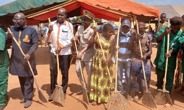 Le président Attoungbre Rovia déploie les Projets THIMO à Molonou Nanafoues.