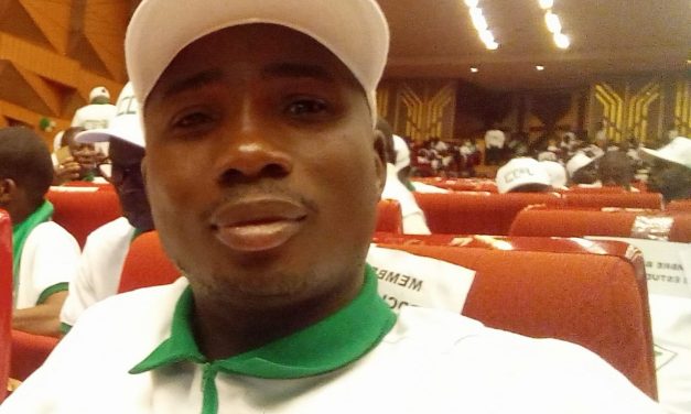 Toumodi-Jpdci Estudiantine et Scolaire. Depuis Toumodi, les militants crient;  » Notre candidat pour la présidentielle est unique. Tidiane Thiam. »