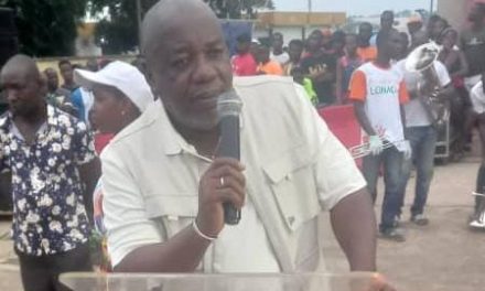 Djekanou célèbre son maire décoré : Ibrahim Ernest Diallo dédie sa médaille à la population